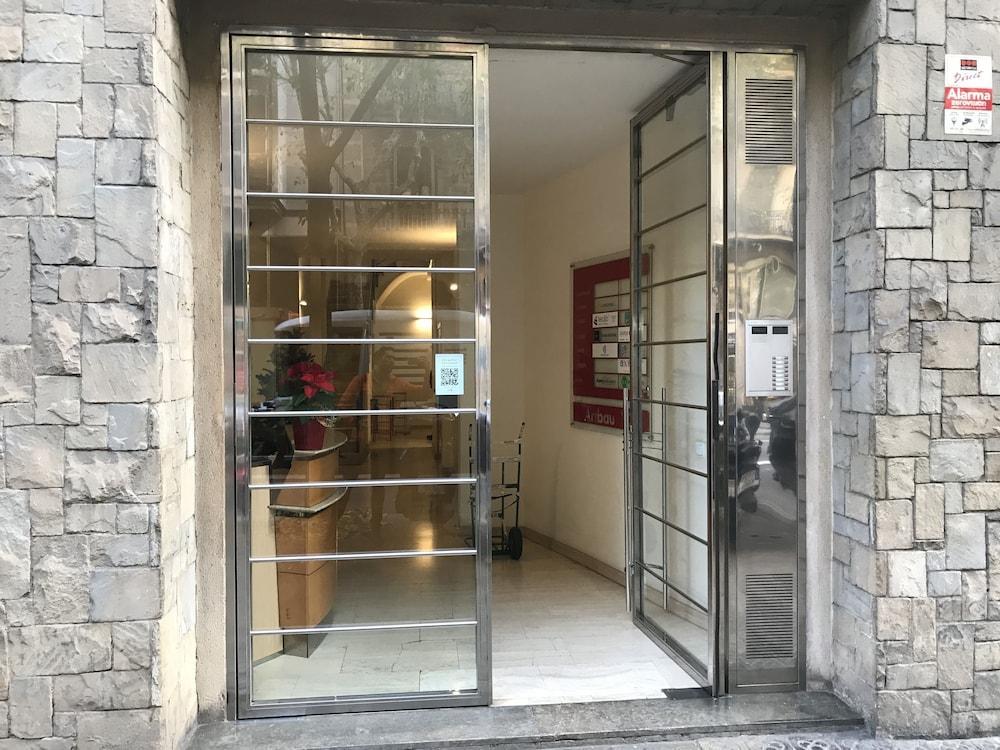 Fisa Rentals Aribau برشلونة المظهر الخارجي الصورة